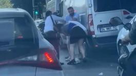 Kadın yolcu araçta sigara içmesine karşı çıkan taksiciye saldırdı