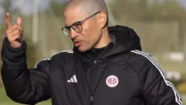 Alex de Souza yeni takımıyla tepetaklak oldu