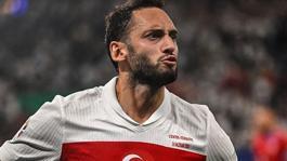 Galatasaraydan 10 milyon euro istemişti! Hakan Çalhanoğlu daha az paraya Fenerbahçeyi seçti