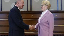 Meral Akşenerin sarı saçlı halini unutun! Yine imaj değiştirdi