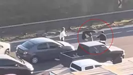 Trafik kavgasında beklenmedik son: Cüsseli saldırgan iki kez yere yığıldı