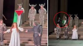 İngilterede Kraliyet Opera Salonu sahnesinde Filistin bayraklı protesto