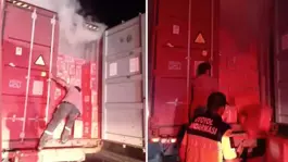 Seyir halindeki tır alev aldı: Makarnaları dorseden atarak kurtarmaya çalıştı