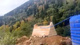 Ayder Yaylasında hayrete düşüren görüntü! Uzaktan gören mezar sanıyor, yanına giden şok oluyor