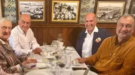 Murat Ülker ve Rahmi Koçun mütevazı akşam yemeği! Masadaki detay dikkatlerden kaçmadı