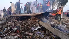 Pakistanda Havai Fişek Fabrikası Patladı