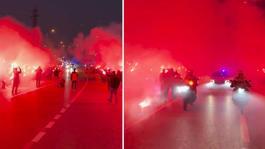 A Milli Futbol Takımı, meşaleler eşliğinde stada girdi