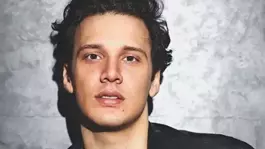 Şarkıcı Edis hakkında yakalama kararı