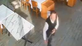 Dev dalgalar koca restoranı böyle yuttu