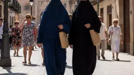 İspanyada aşırı sağın girişimiyle bazı belediyelerde burka ve peçe yasaklandı