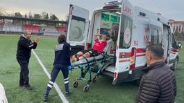 Amatör maçta saha karıştı: Bir futbolcu hastaneye kaldırıldı, 11 kırmızı kart çıktı