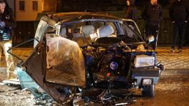 İki otomobilin kağıt gibi ezildiği ölümlü kaza kamerada