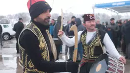 Bakan Gürlek memleketinde davul ve zurnayla karşılandı