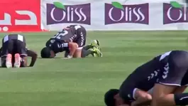 Hakem düdüğü çalınca yere yığıldılar