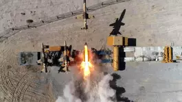 İran, Katardaki ABD üssünü balistik füzeyle vurdu