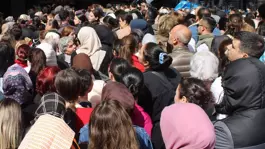 Aydında indirim izdihamı: Ezilen ve bayılanlar hastaneye kaldırıldı