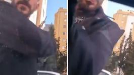 Adanada trafikte tartıştıkları sürücünün önünü kesip aracın camını yumrukladılar