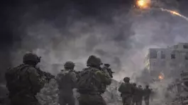 İsrail ordusu Lübnanın güneyindeki bazı noktalarda karadan ilerliyor