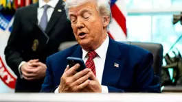 Trumpın cep telefonu numarası sızdırıldı, Beyaz Saray alarma geçti