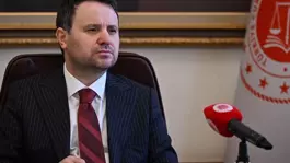 Adalet Bakanı Akın Gürlekten oyunculuk yapmış! İşte oynadığı dizi