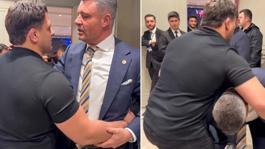 Sadettin Saran, dünya şampiyonu güreşçi Rıza Kayaalpı kaldırıp fırlatmaya çalıştı