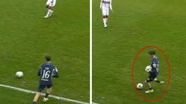 Sahaya giren topu dışarıya atan oyuncu saniyeler sonra hayatının şokunu yaşadı