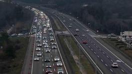 Tatilcilerin dönüş yoğunluğu! Kilometrelerce araç kuyruğu oluştu