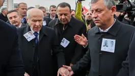 Şehit cenazesinde dikkat çeken anlar! Özel ile Bahçeli yan yana
