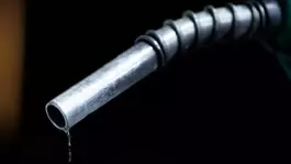 Avustralya yakıt vergisini yarıya indiriyor