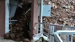 Beykozda toprak kayması: Tek katlı ev ve otomobil hasar gördü