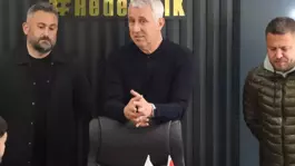 Şampiyonluk şansı zora girince efsanesi olduğu kulüpten istifa etti