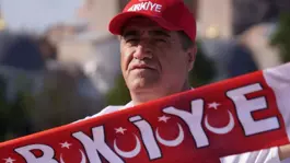 Hakkarili Sanatçı Aydın Aydın’dan Milli Takım’a Kürtçe Marş ile destek