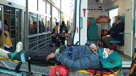 Adanada tarım işçilerini taşıyan minibüs devrildi: 17 yaralı