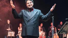 Ünlü şarkıcı Hakan Taşıyan, Konya’da bir çorbacıda sahne aldı