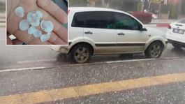 Osmaniyede sağanak ve dolu yağışı; cadde ve sokaklar beyaza büründü