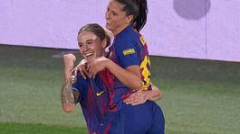Barcelona kadın futbol takımı oyuncusu kornerden gol attı