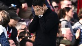 Yıllar sonra şampiyonluğa koşan Arsenal kendi sahasında yenildi