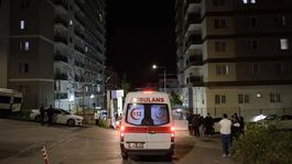 İzmirde 28 öğrenci, gıda zehirlenmesi şüphesiyle hastaneye kaldırıldı