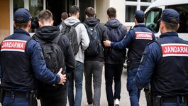 İzmirde okul saldırısı hazırlığı iddiası: 8 öğrenci gözaltına alındı