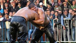 Yağlı güreş sezonu açıldı! İşte yeni dönemin ilk başpehlivanı