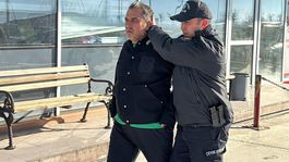 Gözaltına alınan belediye başkanı adliyeye böyle götürüldü