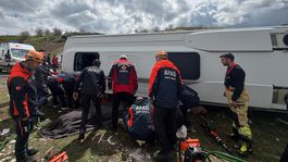 Diyarbakır-Bingöl yolunda midibüs devrildi: 1 ölü, 12 yaralı