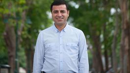 Selahattin Demirtaş ve Selçuk Mızraklıdan Ortak Mesaj: Cezaevine Girişimiz Ne Kadar Politikse Çıkışımız da Öyle Olacaktır