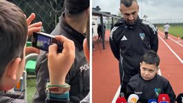 Serdar Dursunun attığı golü tuşlu cep telefonuyla kaydeden minik taraftara unutamayacağı hediye