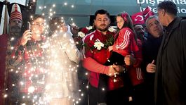 Rekortmen milli güreşçi Rıza Kayaalpe başkentte coşkulu karşılama