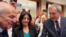 Bahçeli’den resepsiyonda dikkat çeken temas: DEM Parti heyetiyle tokalaştı