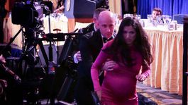 Trumpın danışmanı Miller saldırı sırasında hamile eşini kendine kalkan yaptı