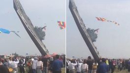 Çinde tuhaf görüntü! Uçak gemisine benzeyen kağıttan uçak yaptılar