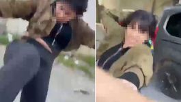 Eski eş tek sözle sinir krizi geçirdi! Kaskla saldırı kamerada