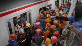 Tren faciası ülkeyi sarstı: 14 ölü, 38 yaralı